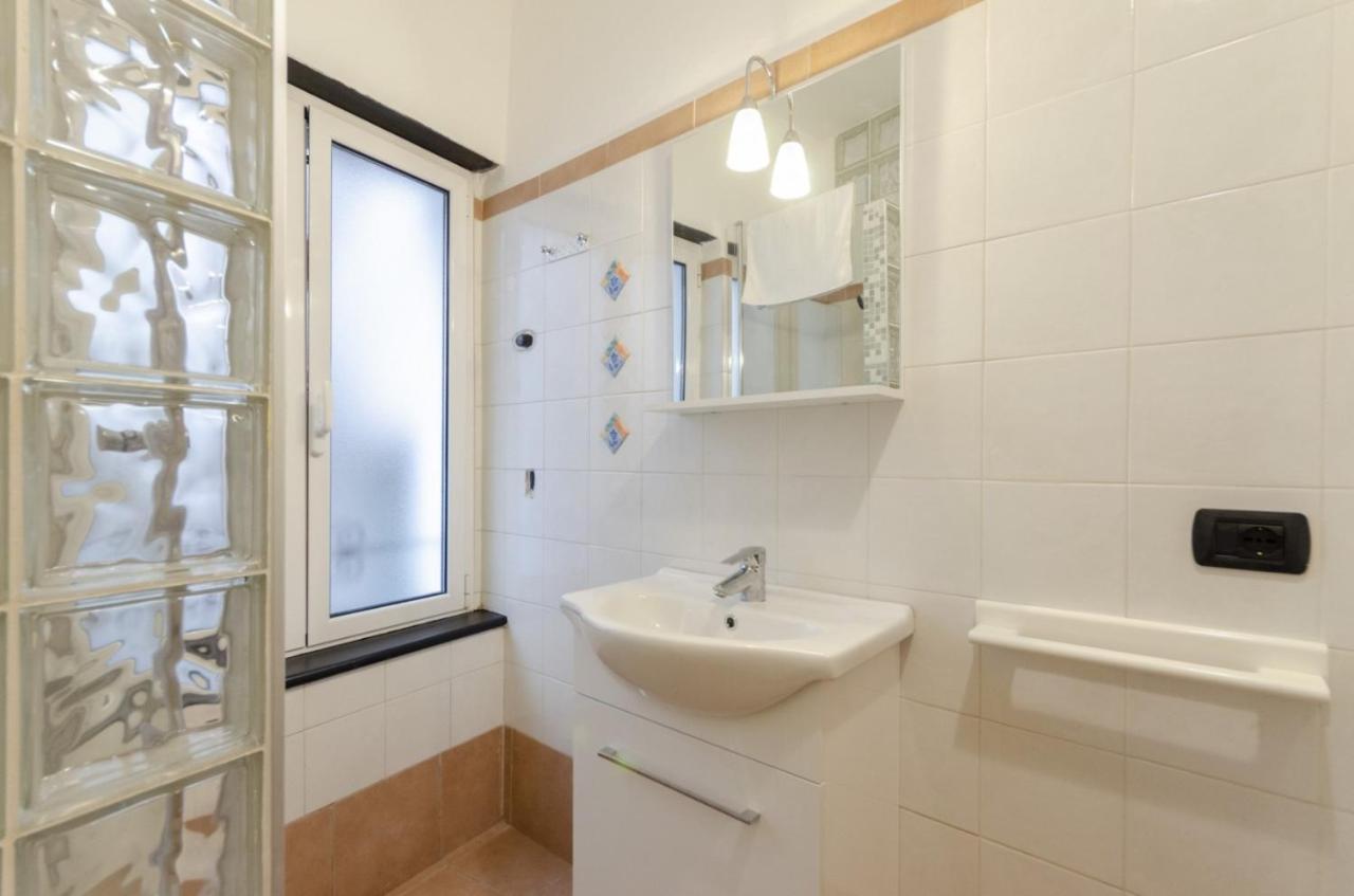 Apartamento Joivy Warm Family Flat For 9, Near Porto Antico Génova Exterior foto