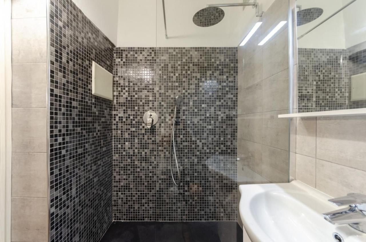 Apartamento Joivy Warm Family Flat For 9, Near Porto Antico Génova Exterior foto